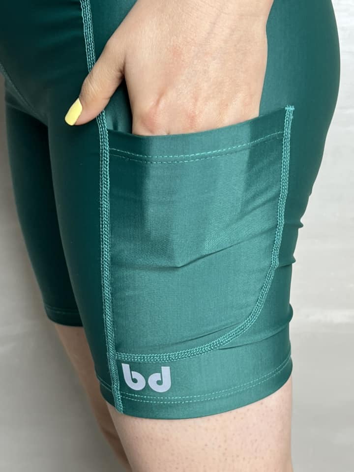 Short lycrado VERDE con bolsillos Mujer