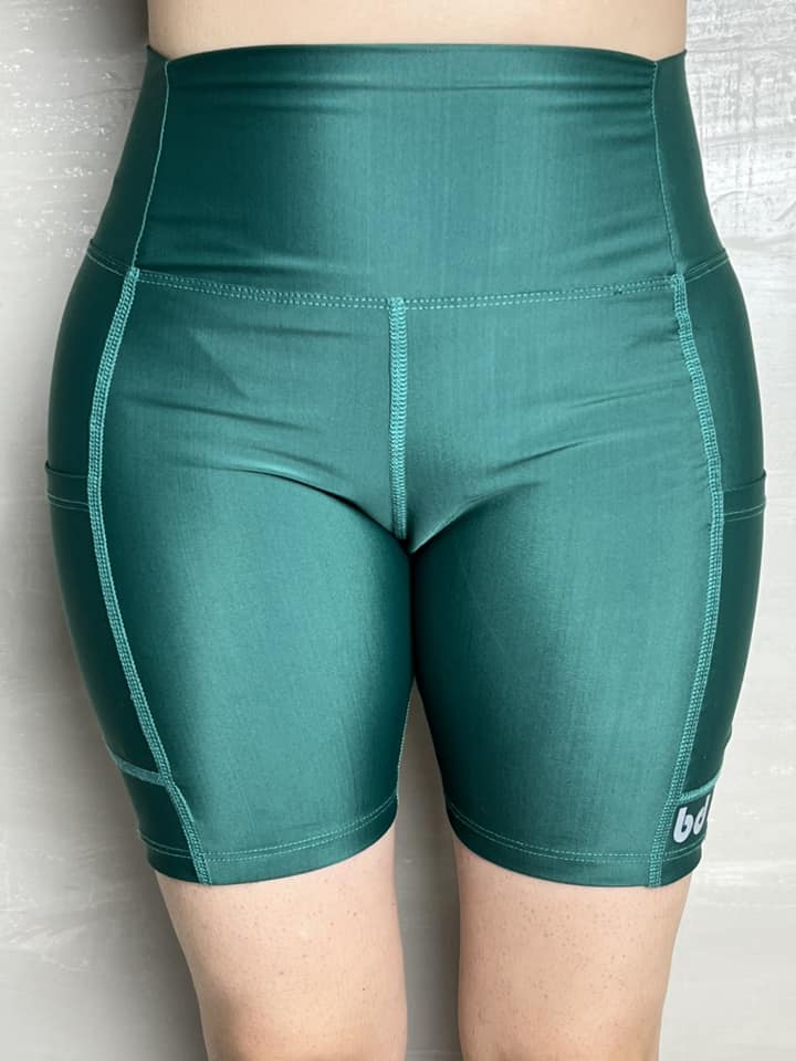 Short lycrado VERDE con bolsillos Mujer